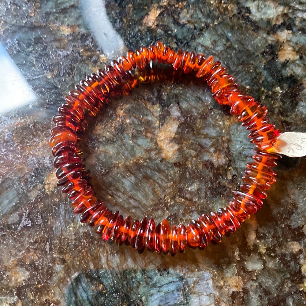 Genuine Amber beaded stretch bracelet🌺